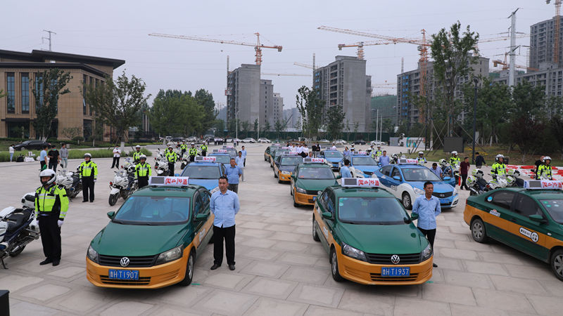 黨徽映綠 情護高考——濟寧華都連續六年護航高考路